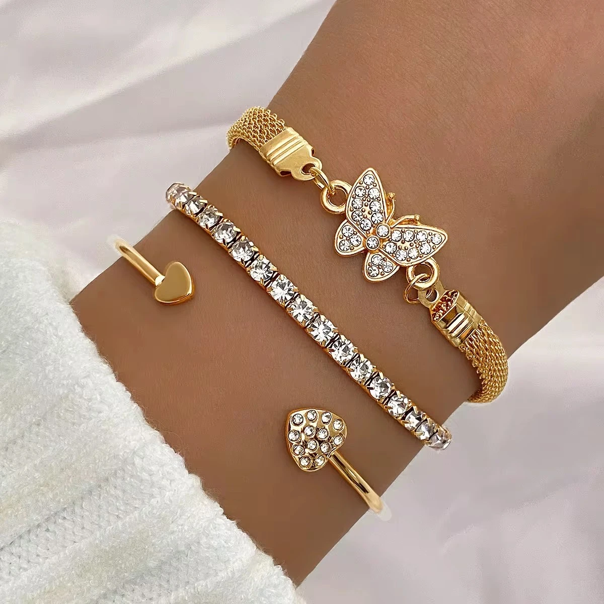 Parure de 3 Bracelets Dorés "Éclat & Papillon" – Élégance Féminine